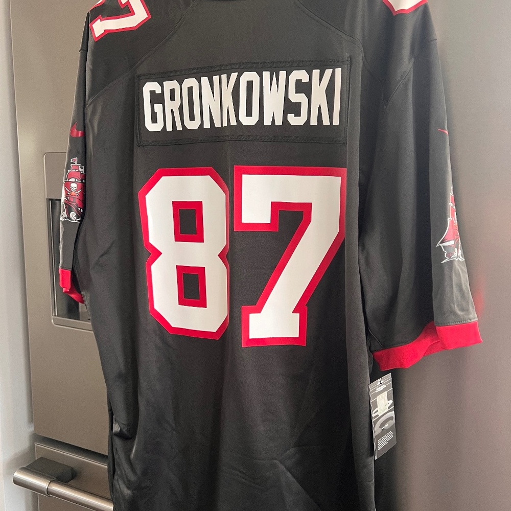 NEW WITH TAGS: TAMPA BAY BUCCANEERS GRONKOWSKI JERSEY #87